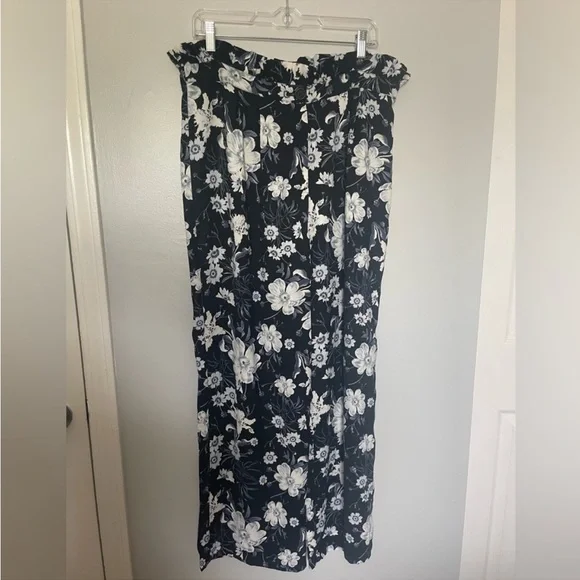 Who What Wear women’s size 16 black floral pants - Picture 3 of 8